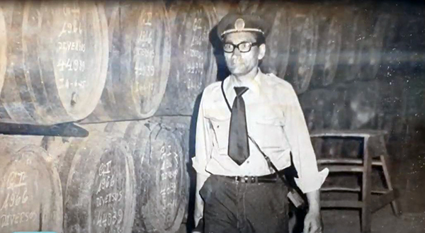 guardia de seguridad en bodega de vinos en portugal 600x329.jpg